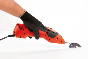 RUBI RUBISCRAPER-250 profesionálny elektrický škrabák pri práci